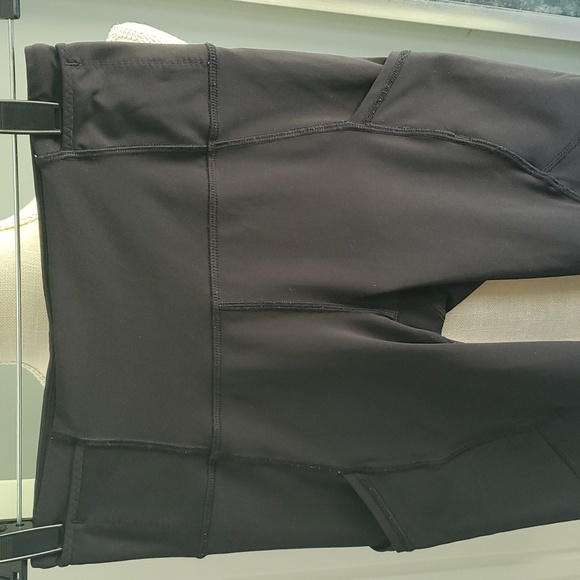 LULULEMON CAPRI LEGGINGS - Picture 2 of 12